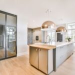 lampa wisząca w kuchni